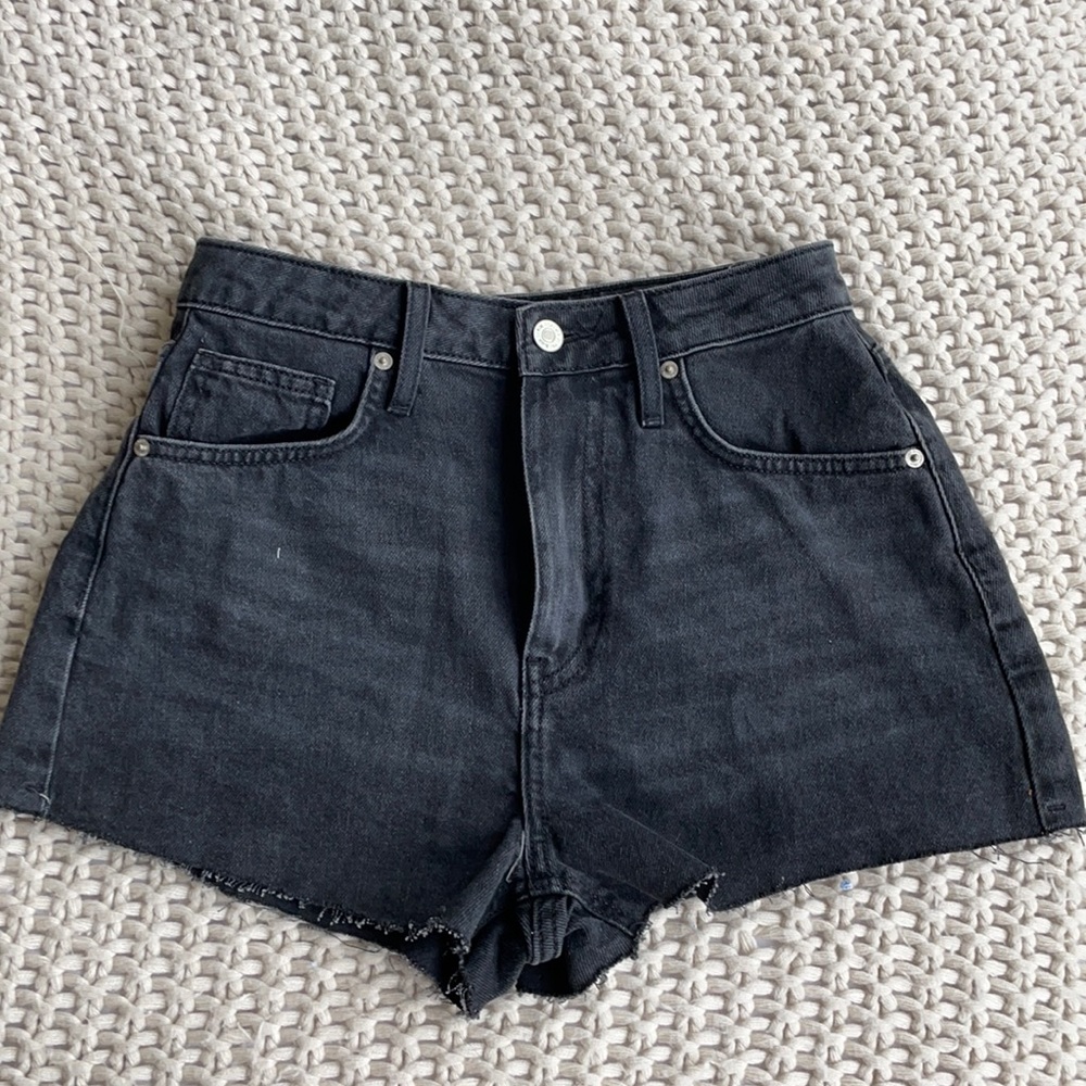 size 27 Forever 21 black denim shorts - Picture 1 of 2